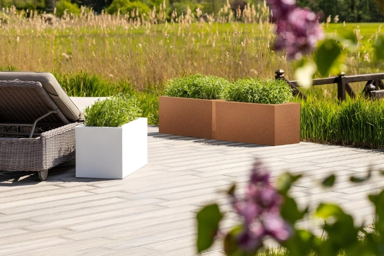 Prostokątna duże donice ogrodowe Lungo efekt stalowej rdzy